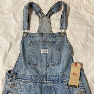 NWT. Levi's Women's Vintage Overalls. Size M